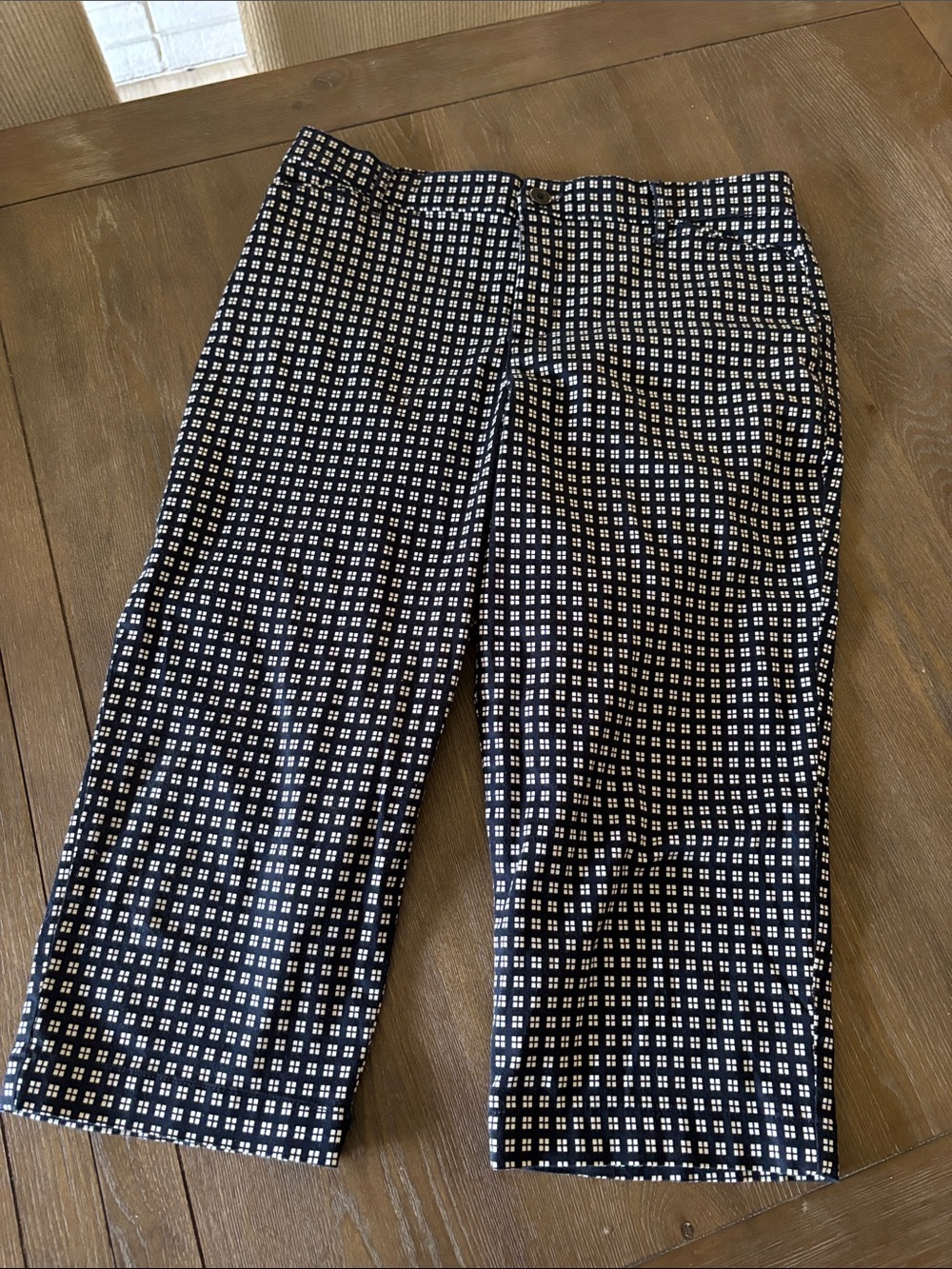 Black and White Patterned Capri Pants